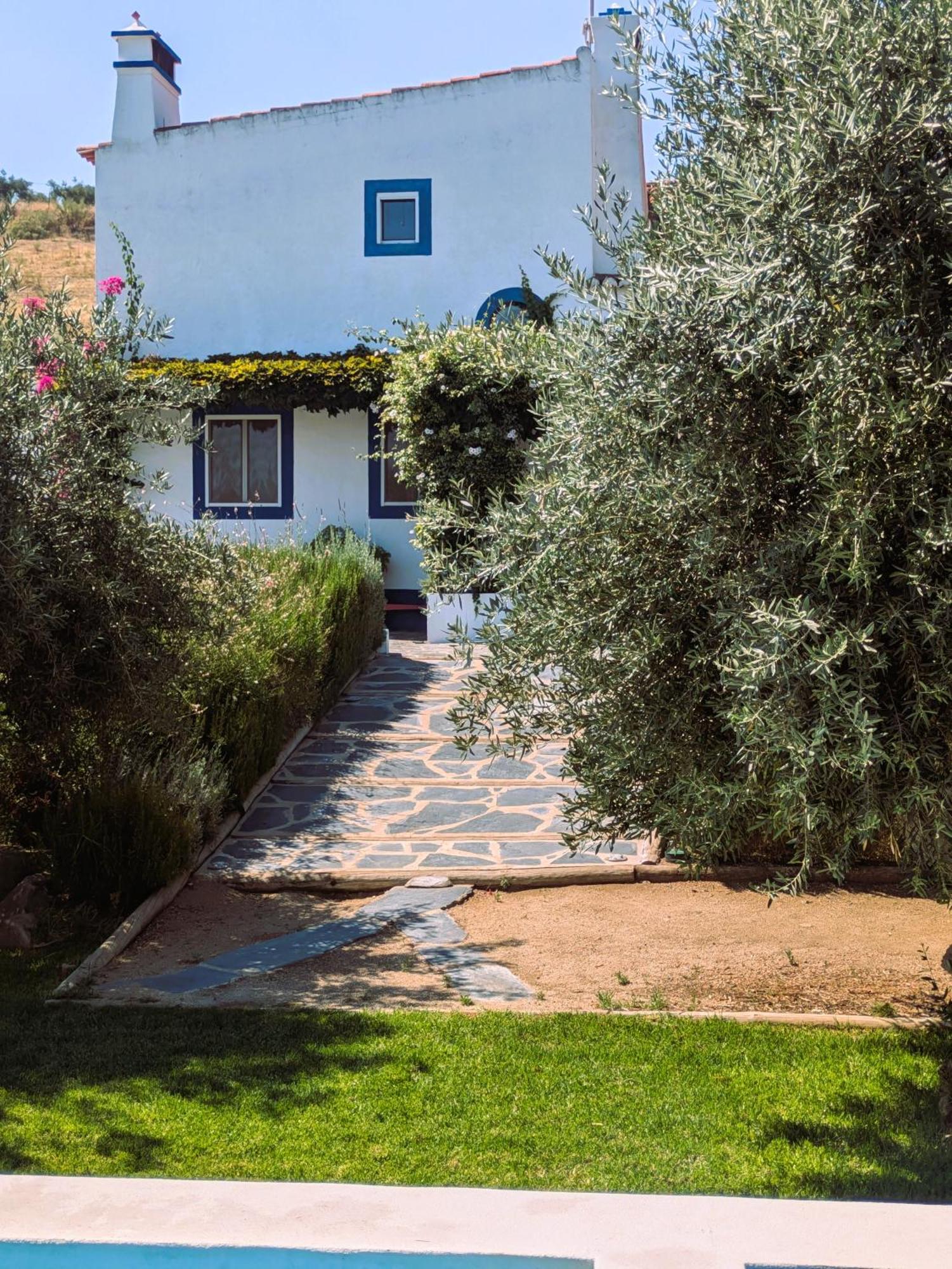 Casas De Juromenha Guest House Bagian luar foto